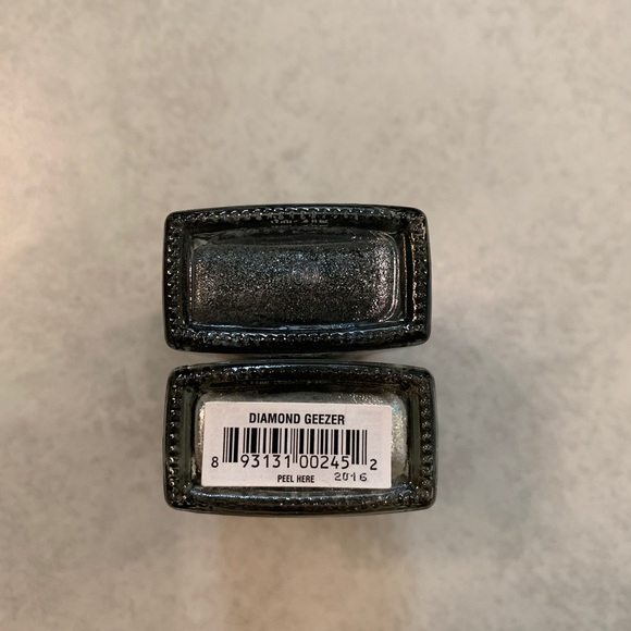 2 Butter London Holiday Nail Polishes - Picture 4 of 4